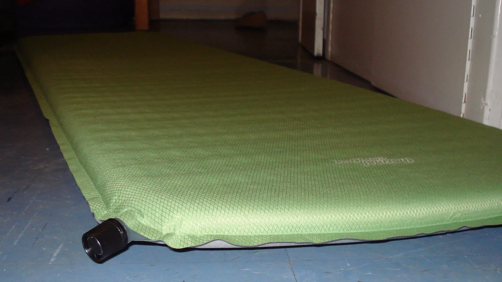 Self-inflating camping mattress