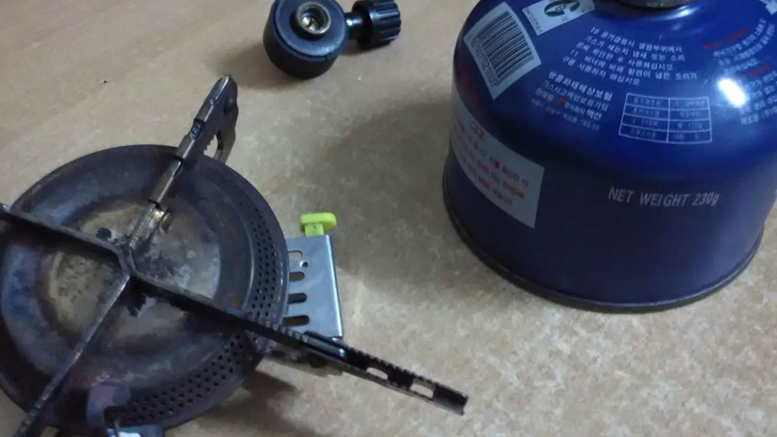 Portable gas stove components arranged for careful inspection